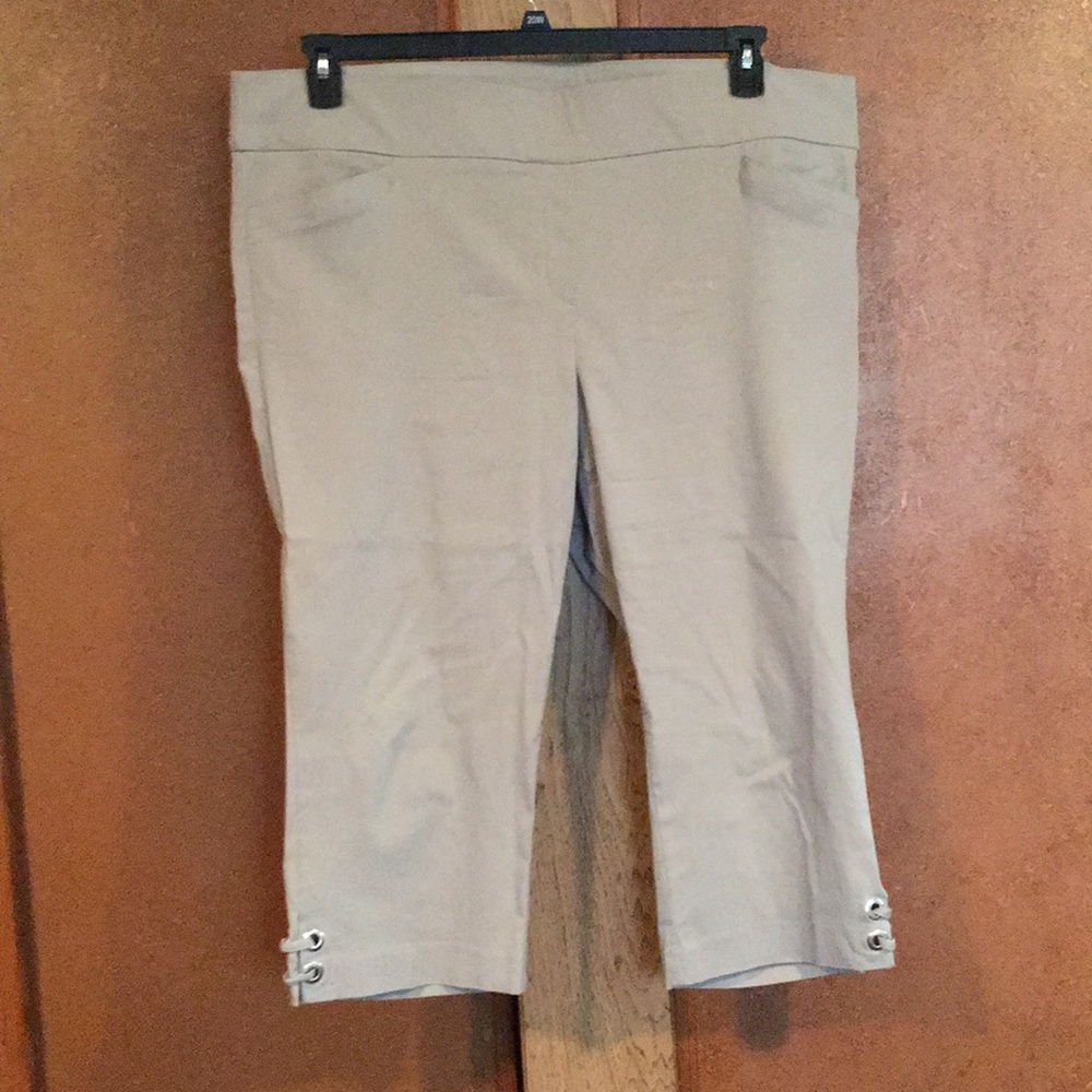 Kim Rogers khaki capris